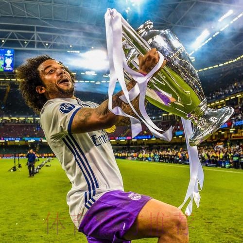 内马尔社媒致敬马塞洛:历史最佳左后卫之一 内马尔社媒致敬马塞洛:历史最佳左后卫之一